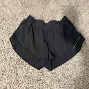 Lululemon Hotty Hot Shorts 2.5”
